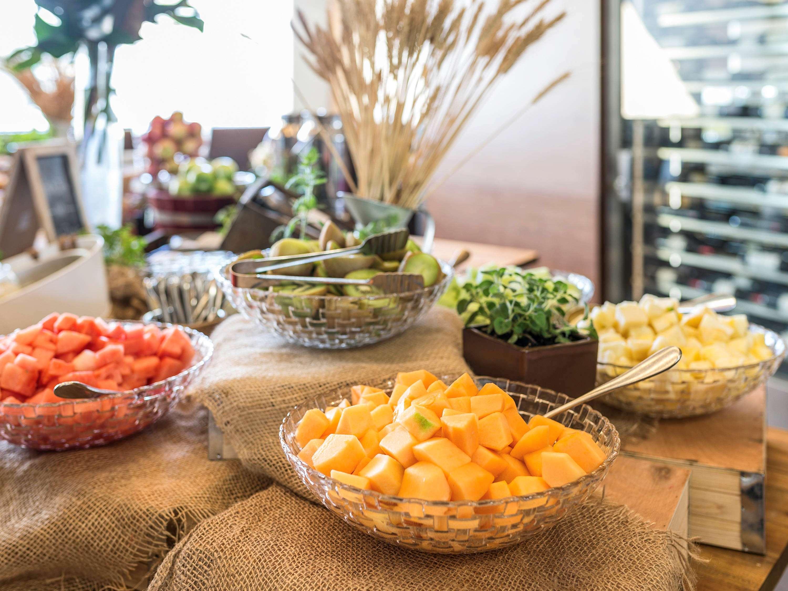 Pullman Sydney Olympic Park Hotel Bagian luar foto Fruit salad