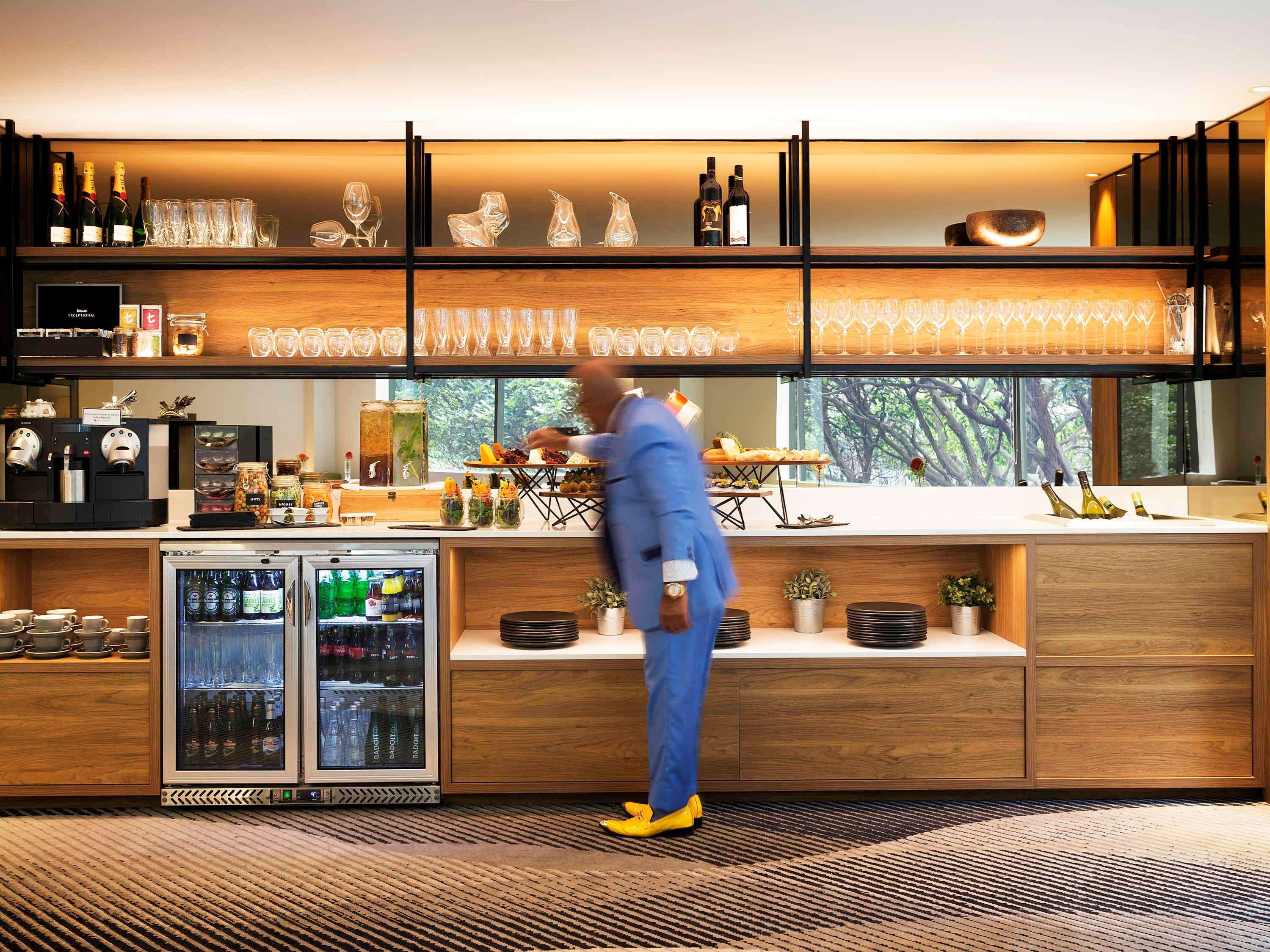 Pullman Sydney Olympic Park Hotel Bagian luar foto The bar at the lounge