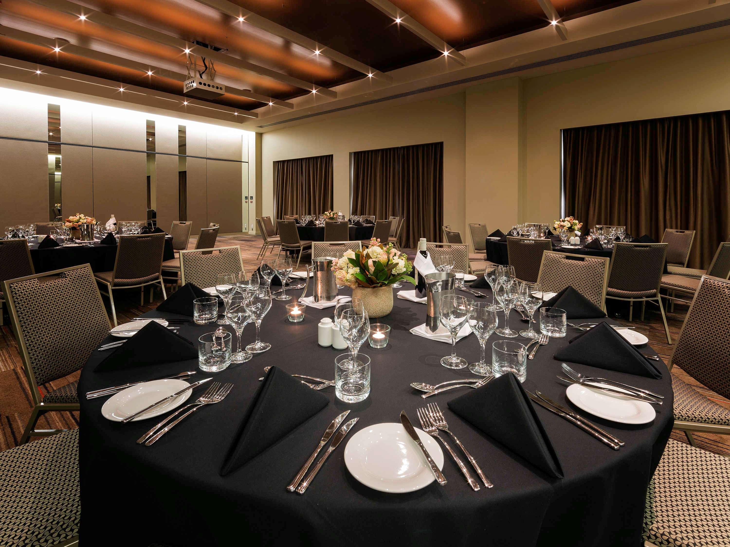 Pullman Sydney Olympic Park Hotel Bagian luar foto The ballroom at the Fullerton Hotel