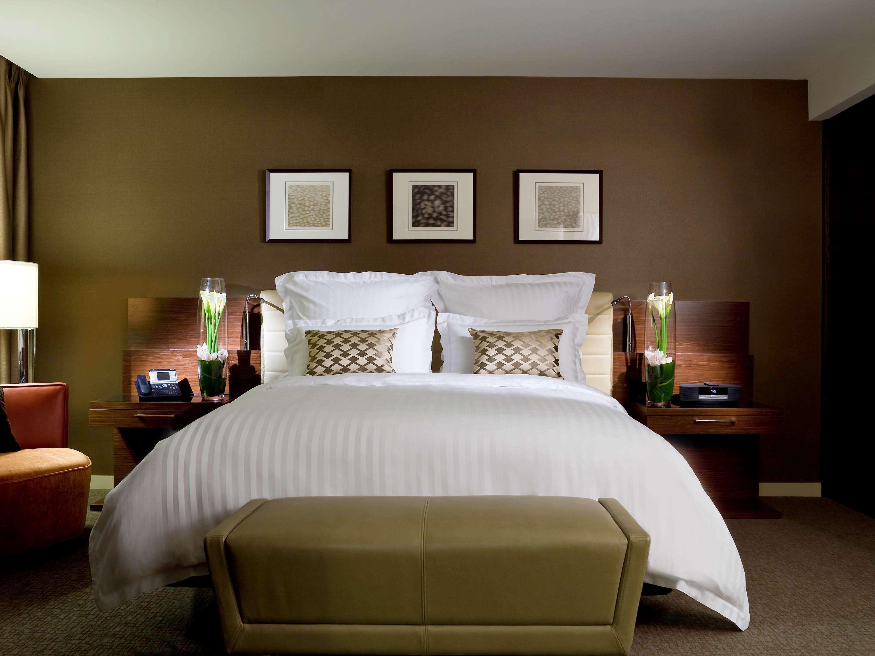Pullman Sydney Olympic Park Hotel Bagian luar foto A guest room at the Westin Palace, Madrid
