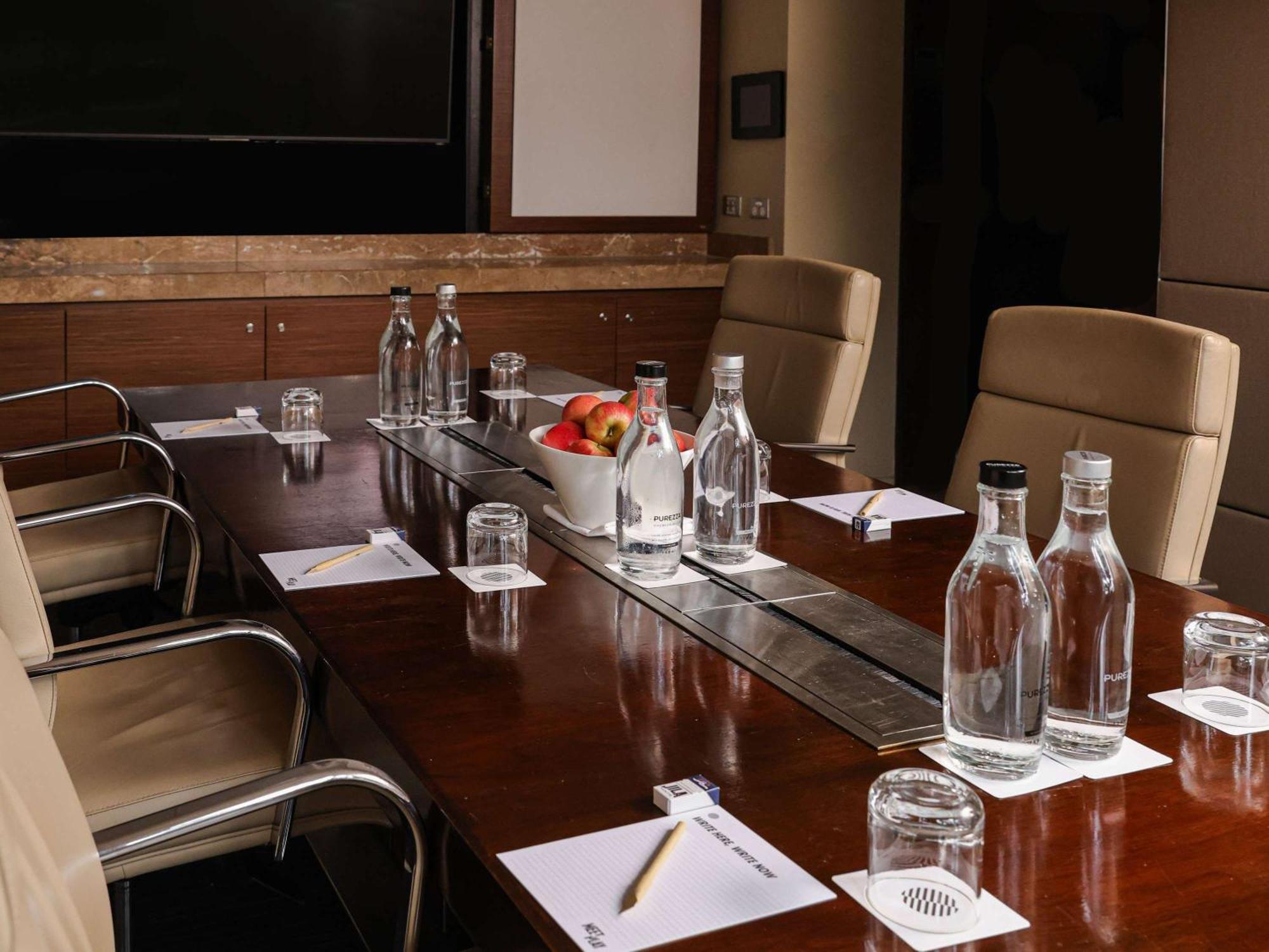 Pullman Sydney Olympic Park Hotel Bagian luar foto A boardroom at the InterContinental London Park Lane