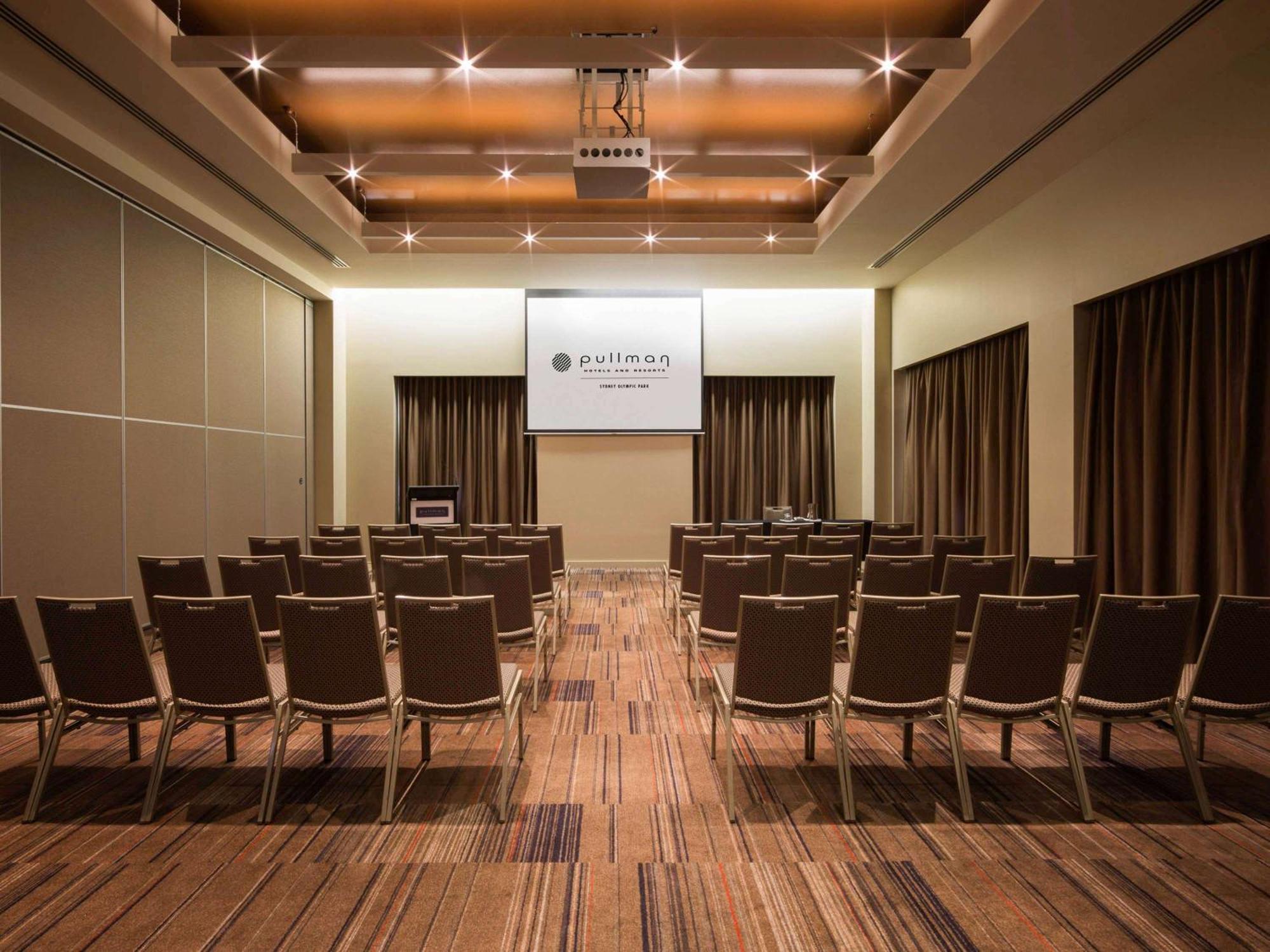 Pullman Sydney Olympic Park Hotel Bagian luar foto Meeting room