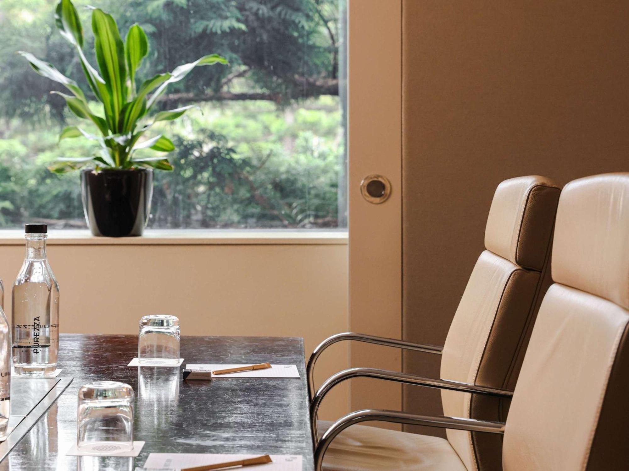 Pullman Sydney Olympic Park Hotel Bagian luar foto Meeting room at the hotel