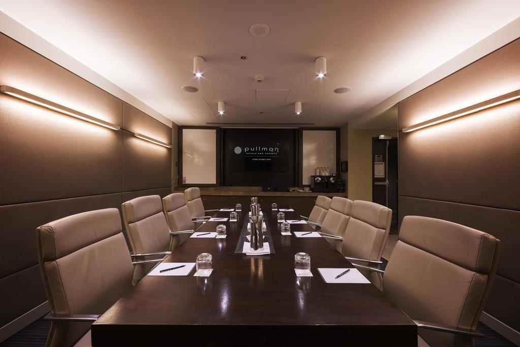 Pullman Sydney Olympic Park Hotel Bagian luar foto Boardroom at the hotel